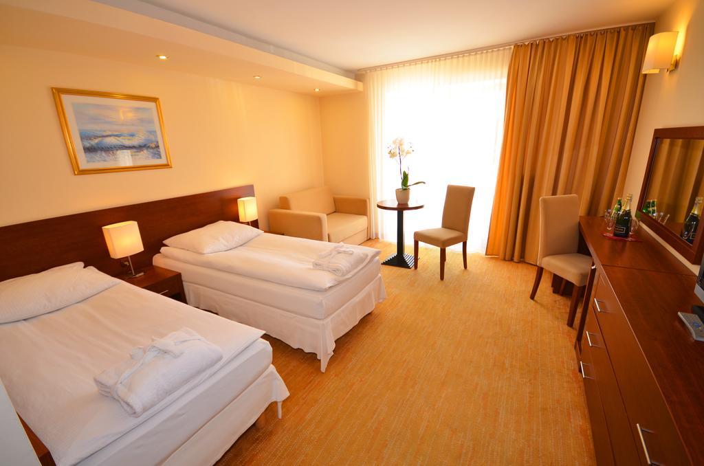 Krol Plaza Spa & Wellness Jaroslawiec Phòng bức ảnh